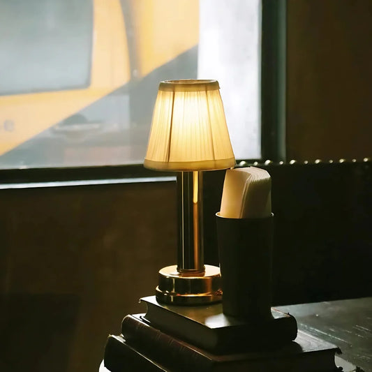 Retro Elegance Table Lamp